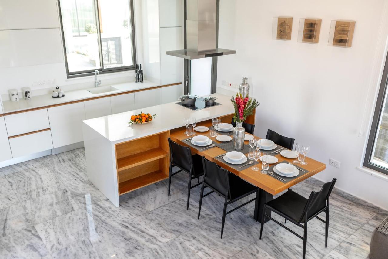 Villa Laurus 6, Walking Distance To The Beach Paphos Bagian luar foto
